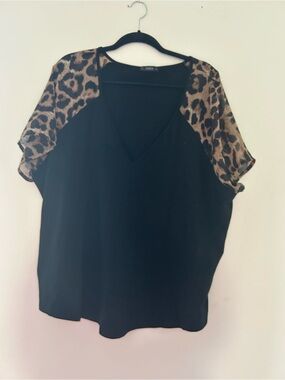 SHEIN Black V-Neck Top with Leopard Print Accent Sleeves